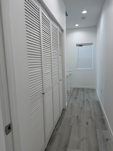 Building Photo - 11616 Balboa Blvd