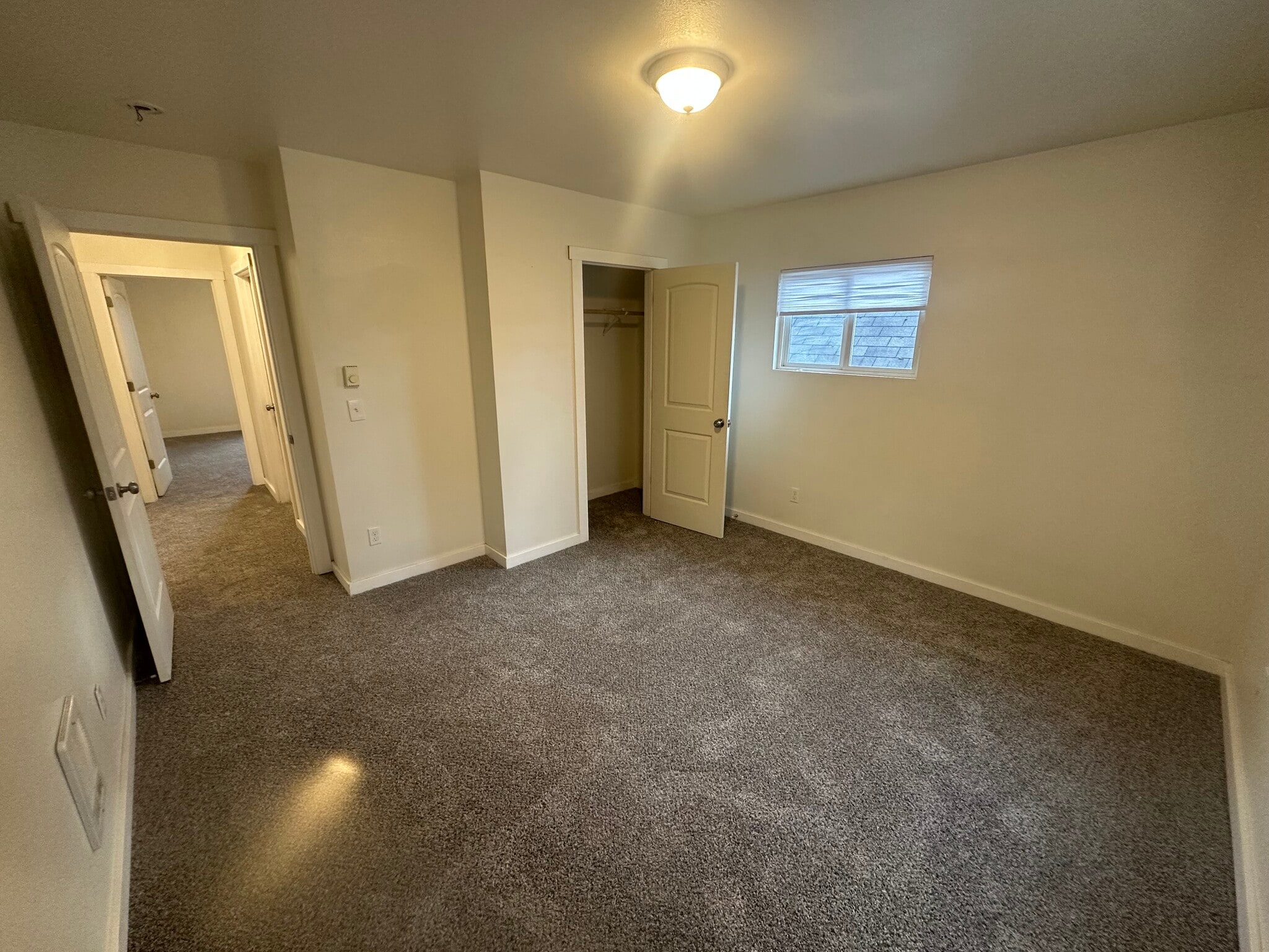 Main bedroom - 2413 Everett Ave