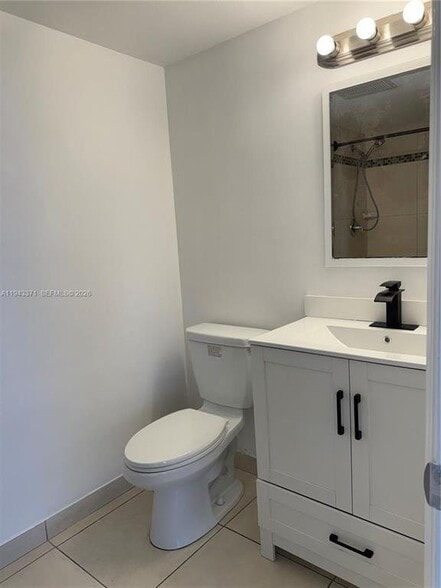 Building Photo - 1831 Sabal Palm Dr