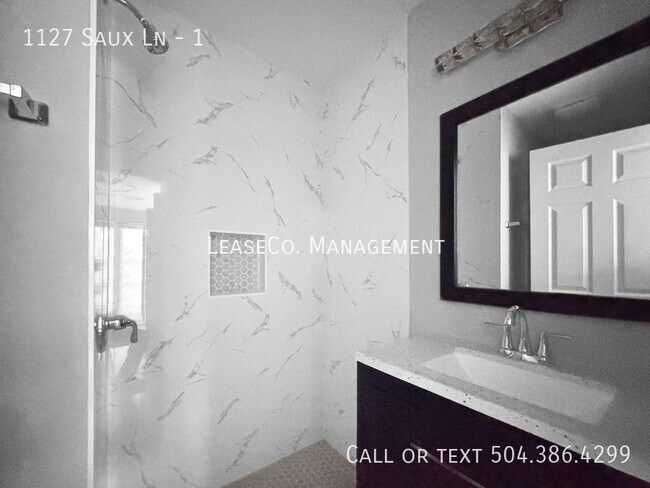 Building Photo - 1127 Saux Ln