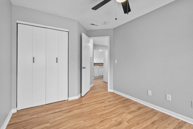 Building Photo - 1505 W 25th Ct