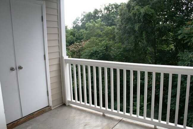 Building Photo - 300 Riverbend Dr