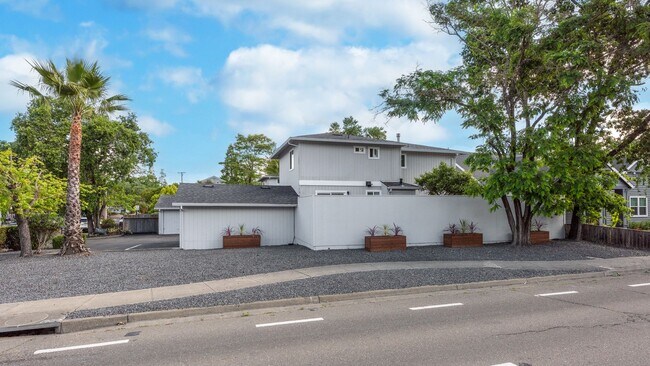 Building Photo - 10 3rd. Street