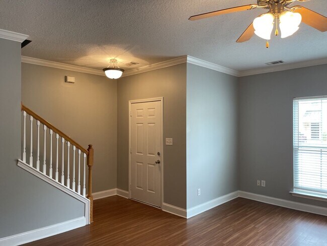 Building Photo - 273 Vining Way