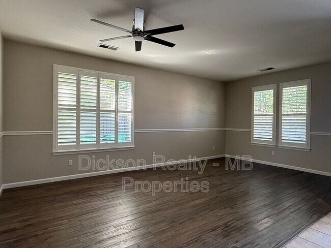 Building Photo - 475 Dartmoor Ct
