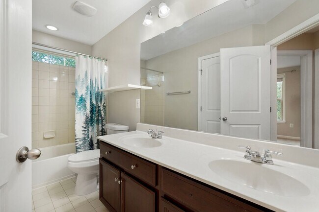 Building Photo - 102 Vista Knoll Dr