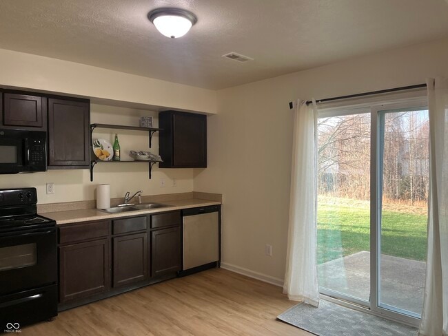 Building Photo - 2014 Falcon Ct