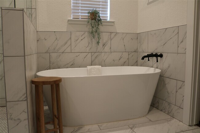 Building Photo - 4714 Fisk St