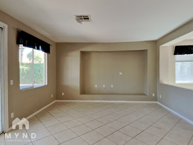 Building Photo - 2728 La Porte Ct