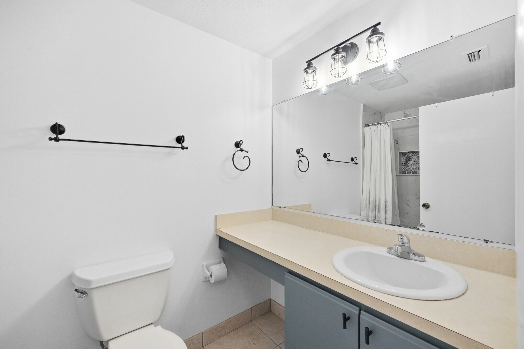 Building Photo - 11149 Losco Junction Dr S