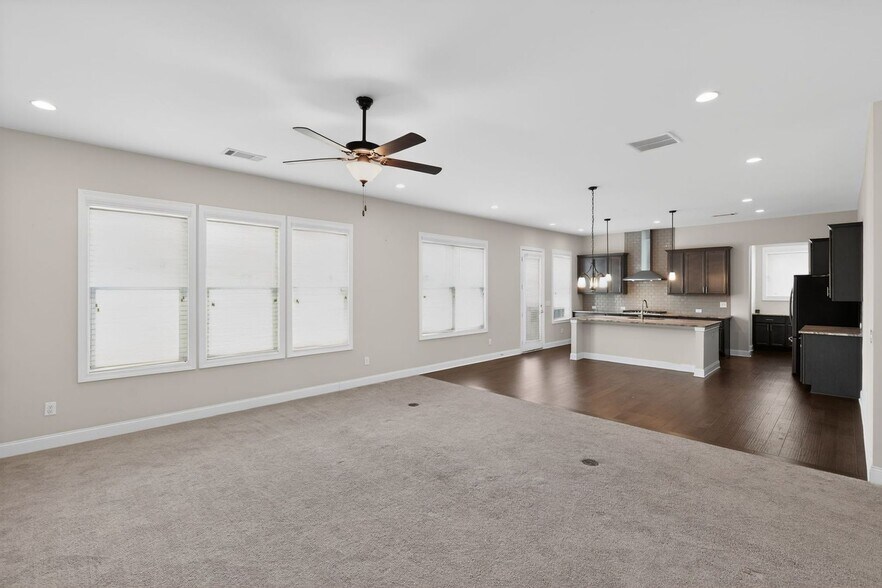 Building Photo - 3745 Crestland Ln