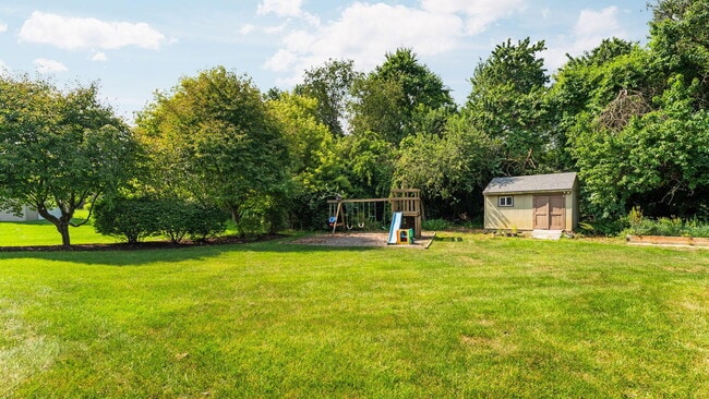 Building Photo - 9069 Emerson Dr