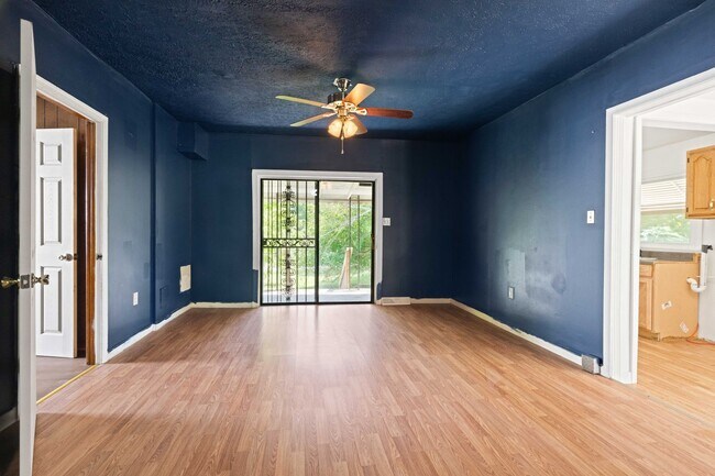 Building Photo - 516 N Center St