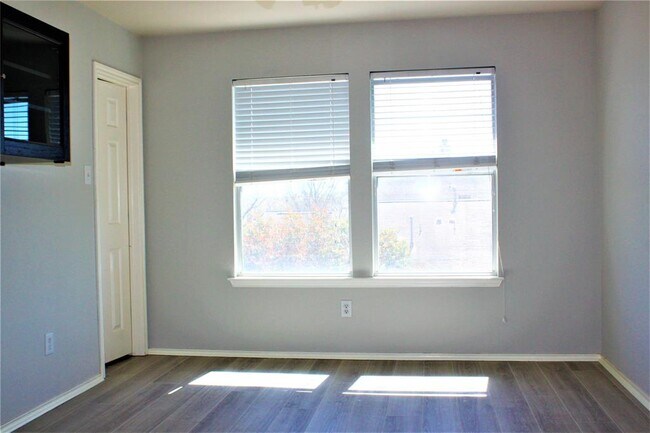 Building Photo - 1301 Knippa Cove