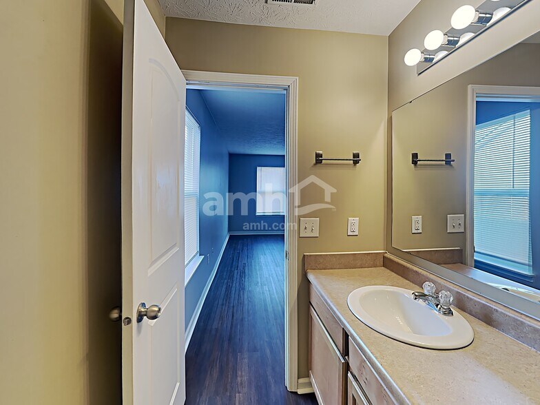 Building Photo - 7216 Burlat Ln