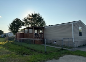 Building Photo - 6659 Daisy