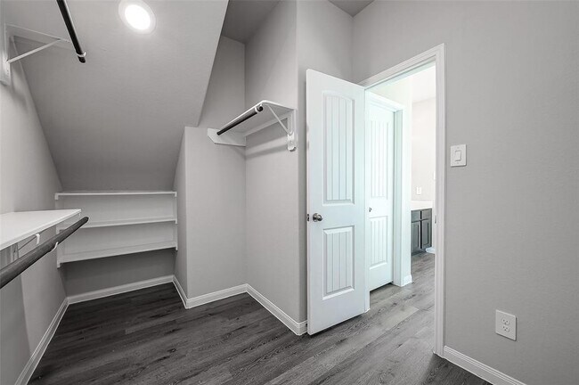 Building Photo - 5619 Brooklyn Rose Dr