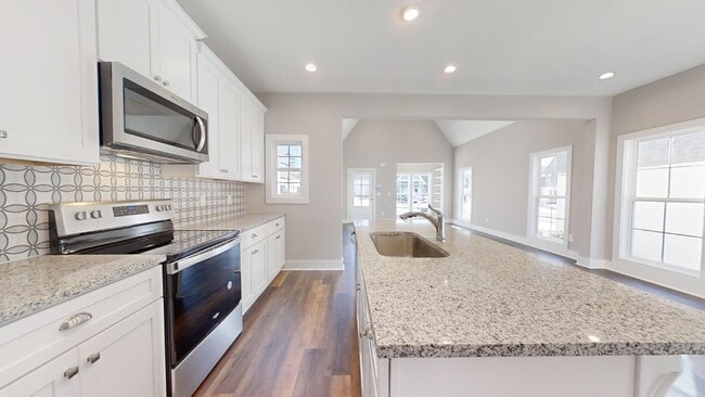 Building Photo - Fox Run Townhome Available August!