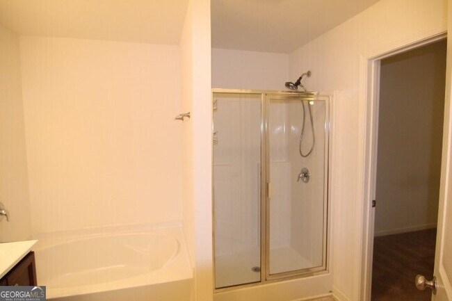 Building Photo - 5850 Vinyard Ln