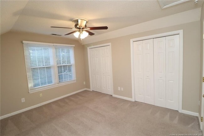 Building Photo - 211 Amberglow Pl