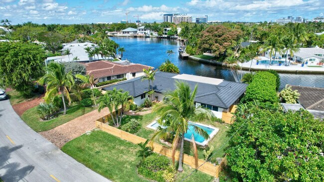 Building Photo - 1981 Coral Gardens Dr