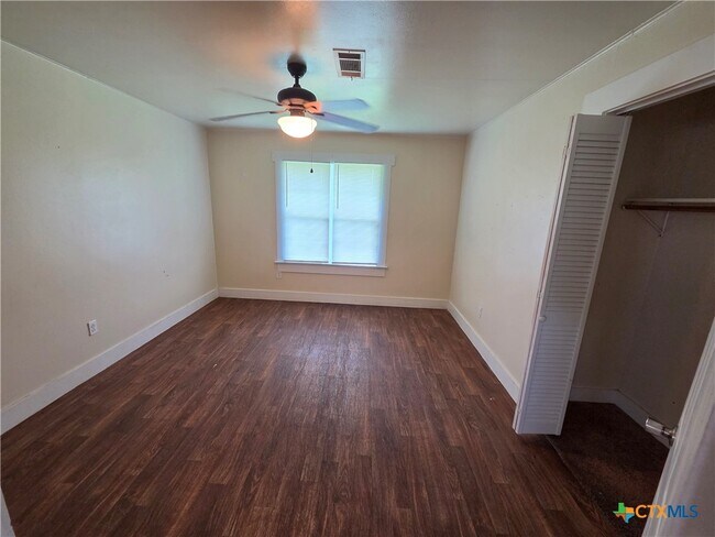 Building Photo - 5902 TX-36