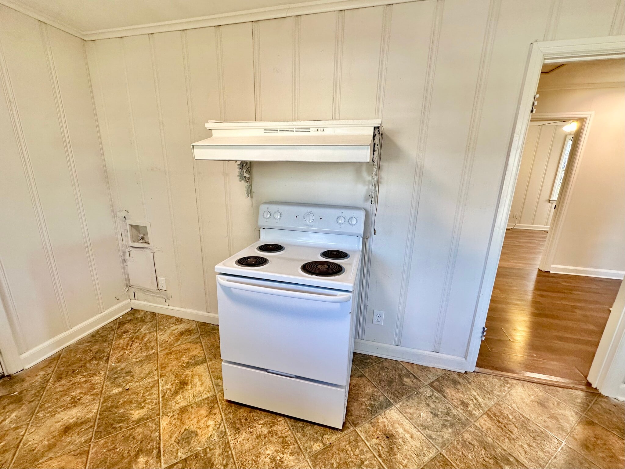 Kitchen 2 - 922 Lynden Blvd