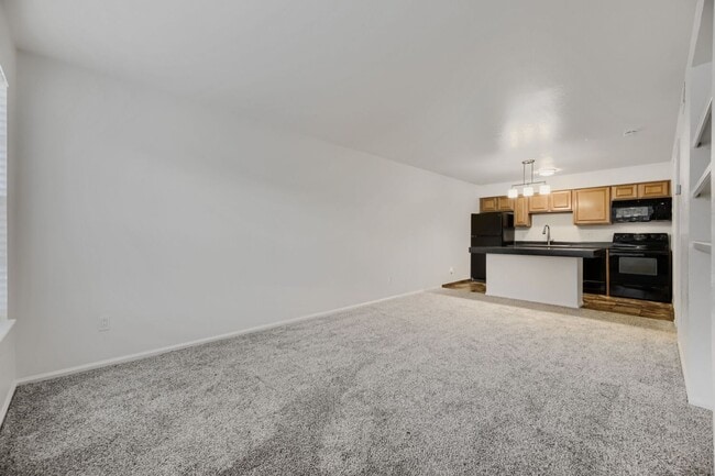 Building Photo - Updated 1 Bedroom Condo Near DTC Available Now