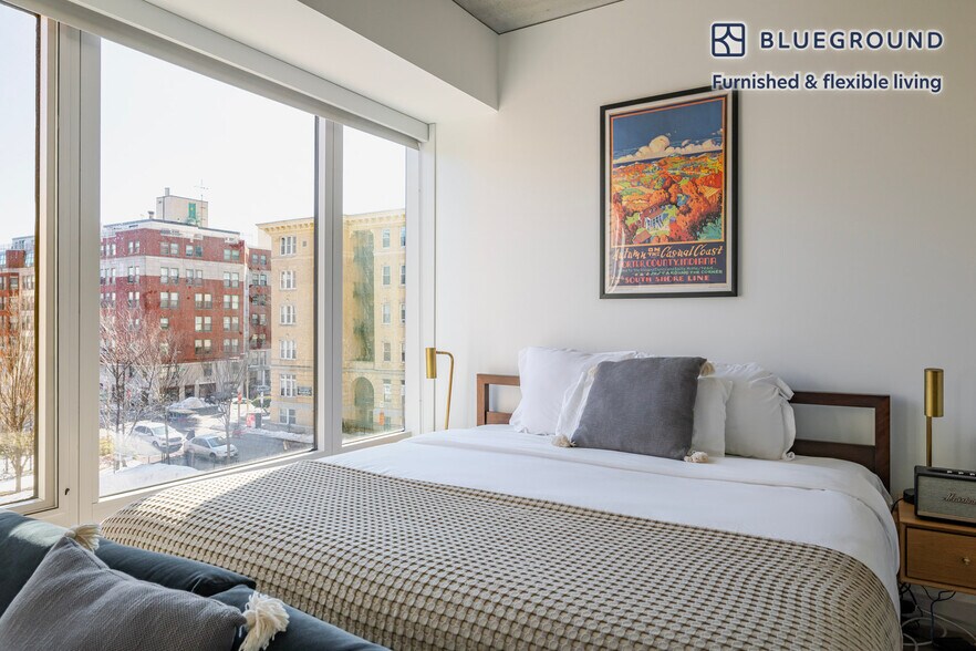 Building Photo - 1350 Boylston St