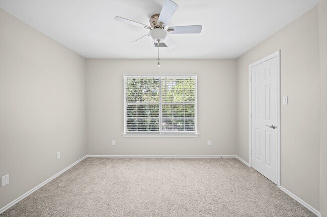 Building Photo - 11 Scenic Brook Ct