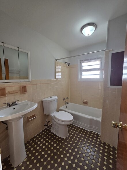 Building Photo - 301 S Logan Ave