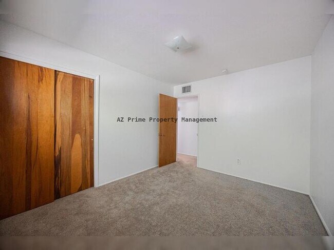 Building Photo - 530 W 15th St