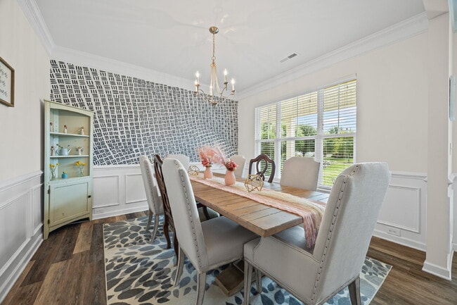 Building Photo - "Spacious 5-Bedroom Gem in Gastonia with 3...