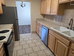 Building Photo - 127 Casswall St