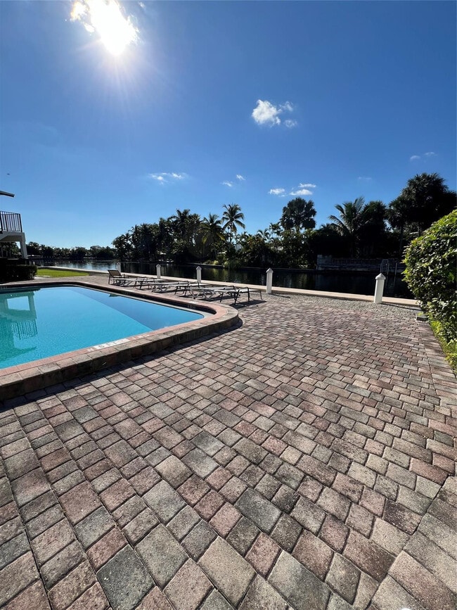 Building Photo - 1812 E Oakland Park Blvd