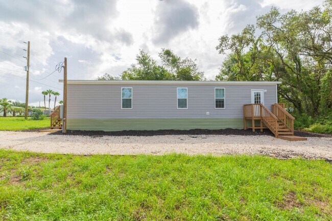 Building Photo - 3/2 Brooksville Available Now !