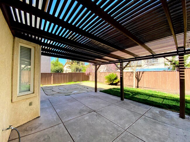 Building Photo - 67 Primrose Ct