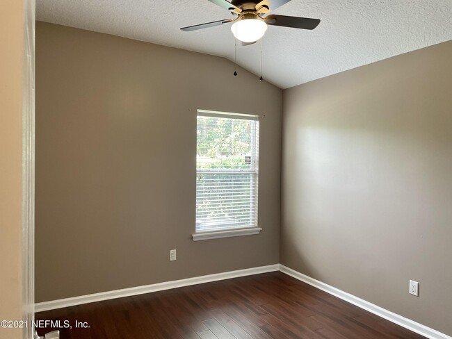 Building Photo - 400 Bayridge Ct