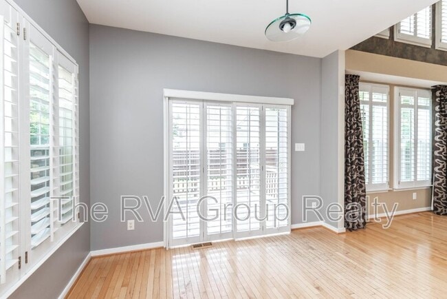 Building Photo - 10528 Runnymeade Dr