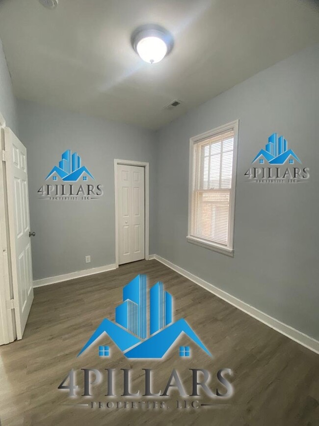 Building Photo - Charming 2 Bedroom, 1 Bath Apartment for Rent