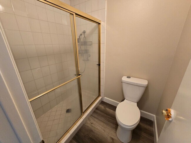 Building Photo - Fantastic 4 Bed, 3 Bath condo!