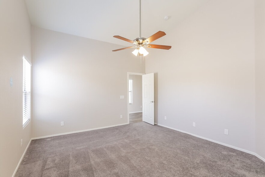 Building Photo - 6350 W Hilton Ave