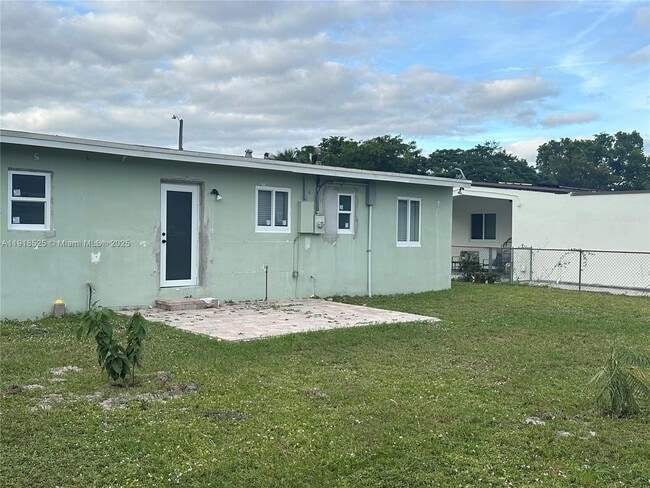 Building Photo - 1308 NW 13th Ct