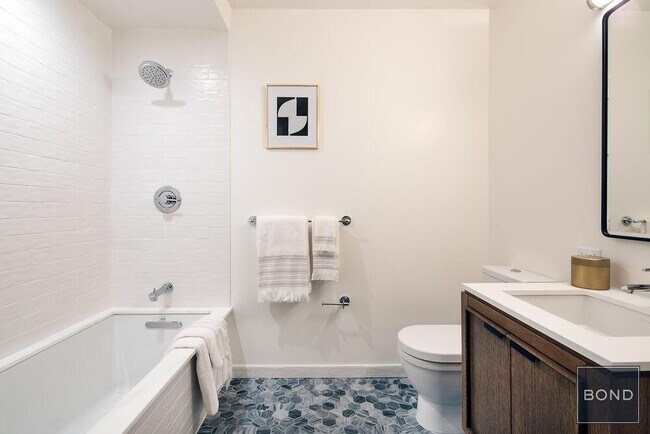 Building Photo - 420 E 54th St
