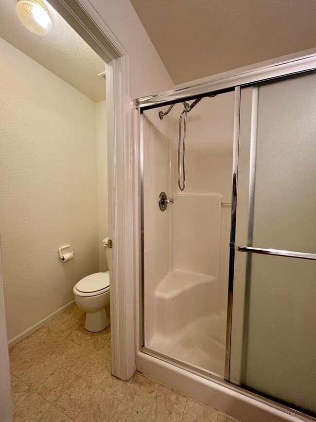 Building Photo - Adorable 3 story, 3BR/3.5BA Townhome w/ detached garage!