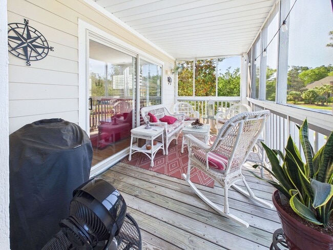 Building Photo - Gorgeous Furnished 2 Bdrm/2 Bath Condo in St James Community!