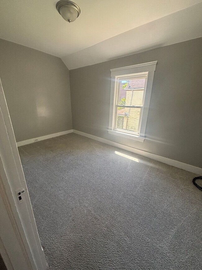 Building Photo - 3bd Single Cash Pay