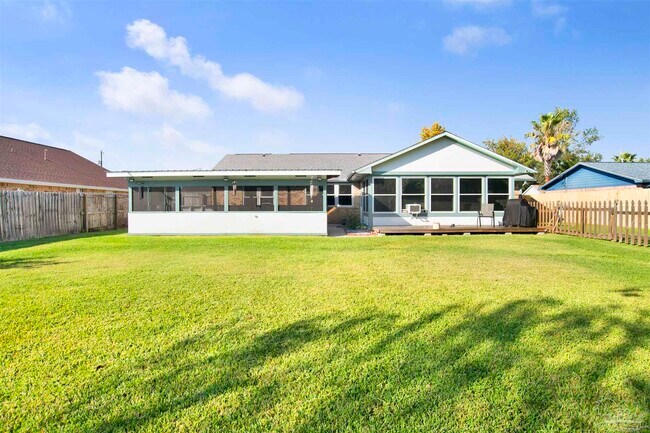 Building Photo - 4036 Shorewood Dr