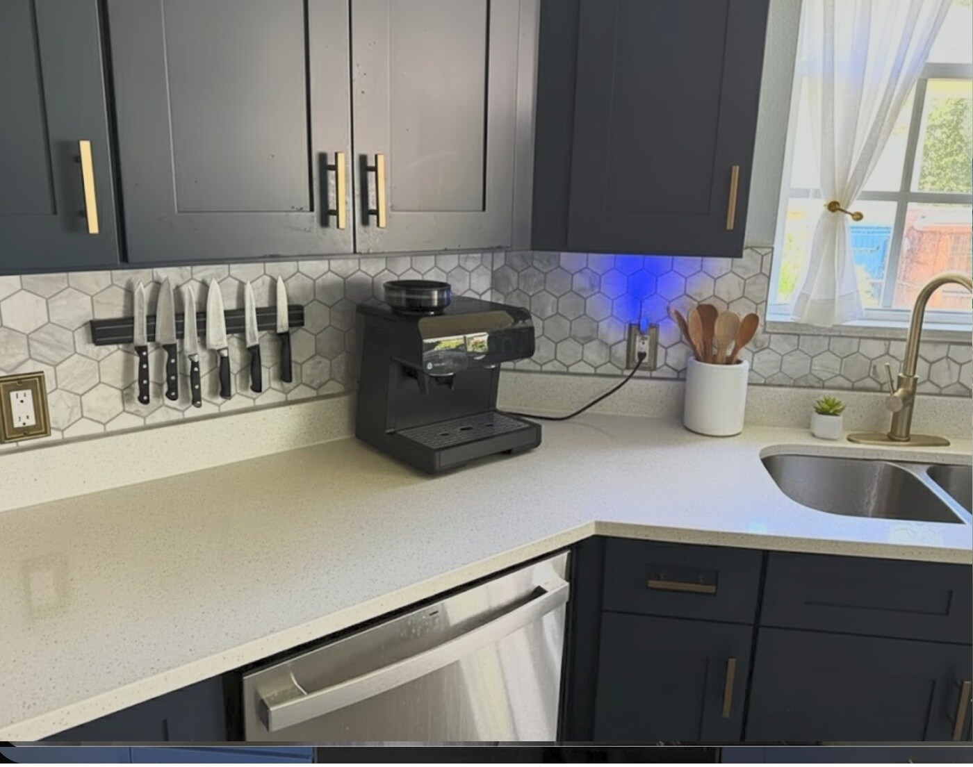 Building Photo - 1516 Gulfview Dr