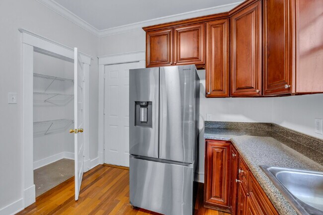 Building Photo - Cozy craftsman bungalow on Seiler Ave